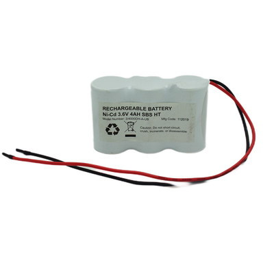 3.6 ボルト 4000mah と並んでいる Ni Cd 非常口ライト電池