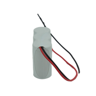 3.6 ボルト 4000mah と並んでいる Ni Cd 非常口ライト電池