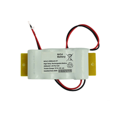 並んでCのサイズの非常灯NIのCD電池2500mAh 4.8V