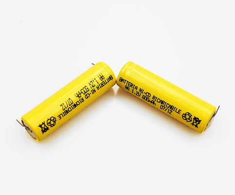 16.6g 1.2 V NIのCD電池再充電可能で黄色いポリ塩化ビニールAA600mAh