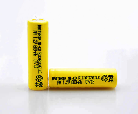 16.6g 1.2 V NIのCD電池再充電可能で黄色いポリ塩化ビニールAA600mAh